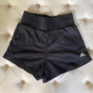 Adidas High Waist Short ✨